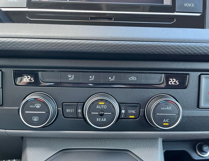 Volkswagen Caravelle 25