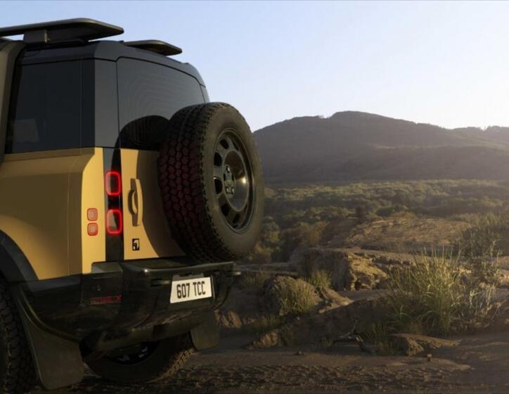 Land Rover Defender 11