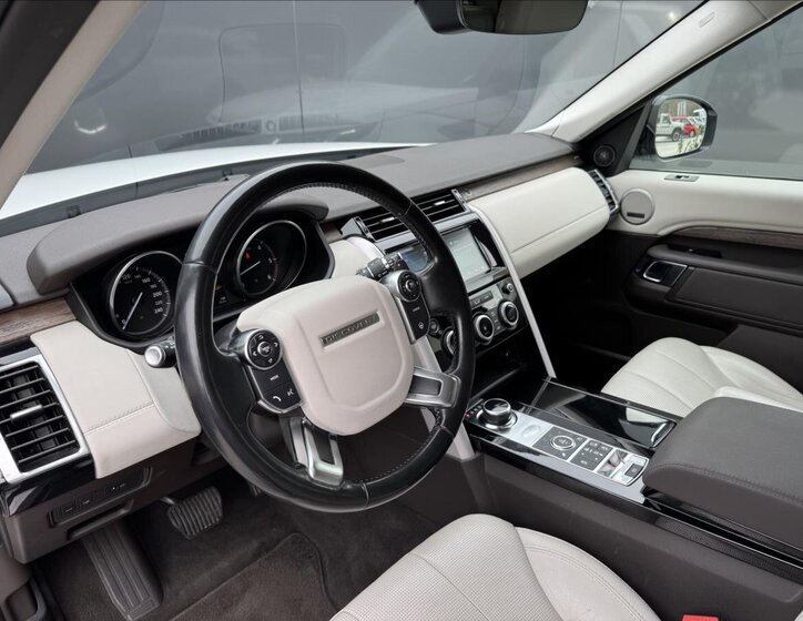 Land Rover Discovery 9