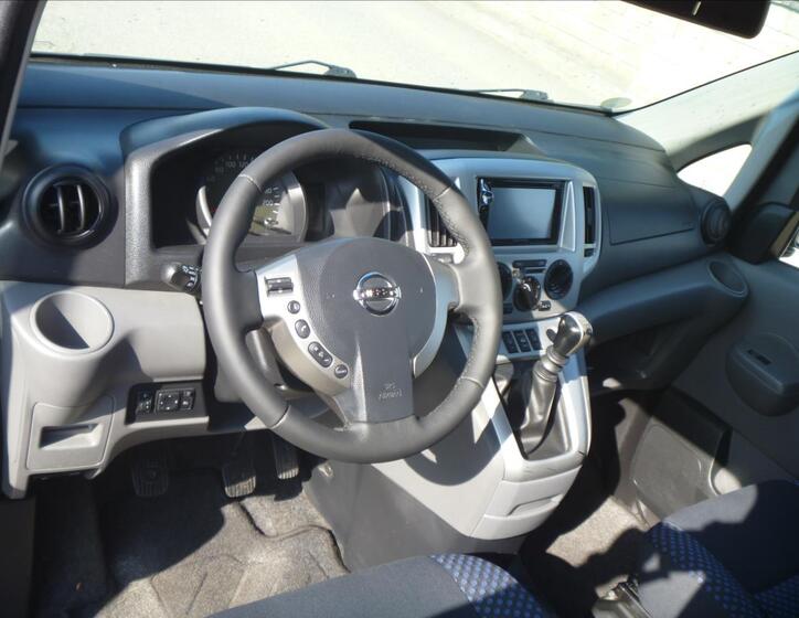 Nissan NV200 11