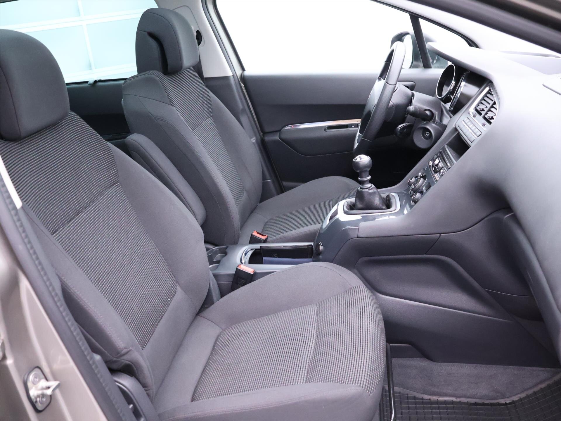 Peugeot 5008 MPV 1,6 l 88 kw