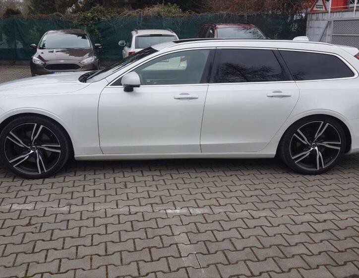 Volvo V90 2