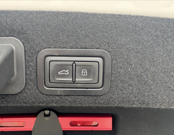 Audi A6 Sedan / Limuzína 3,0 l 160 kw