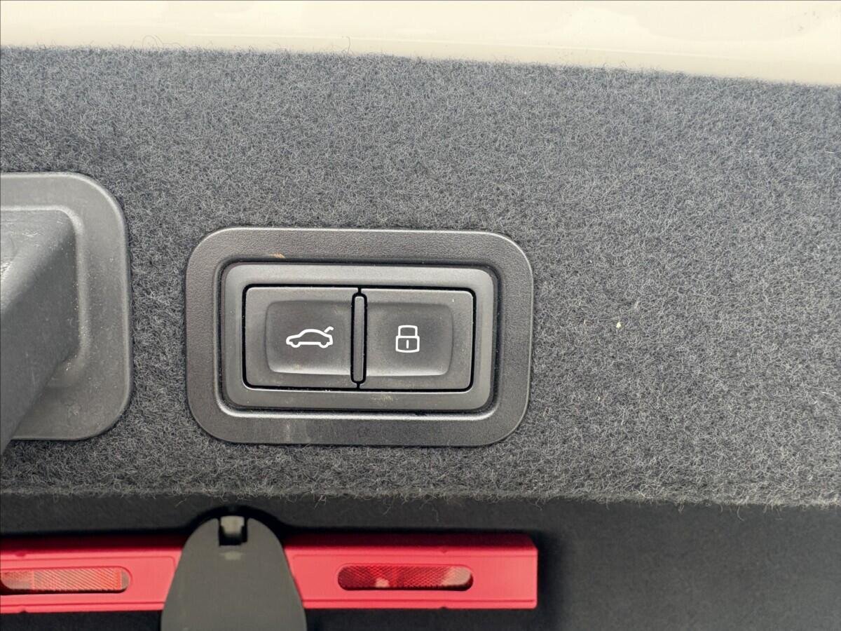 Audi A6 Sedan / Limuzína 3,0 l 160 kw