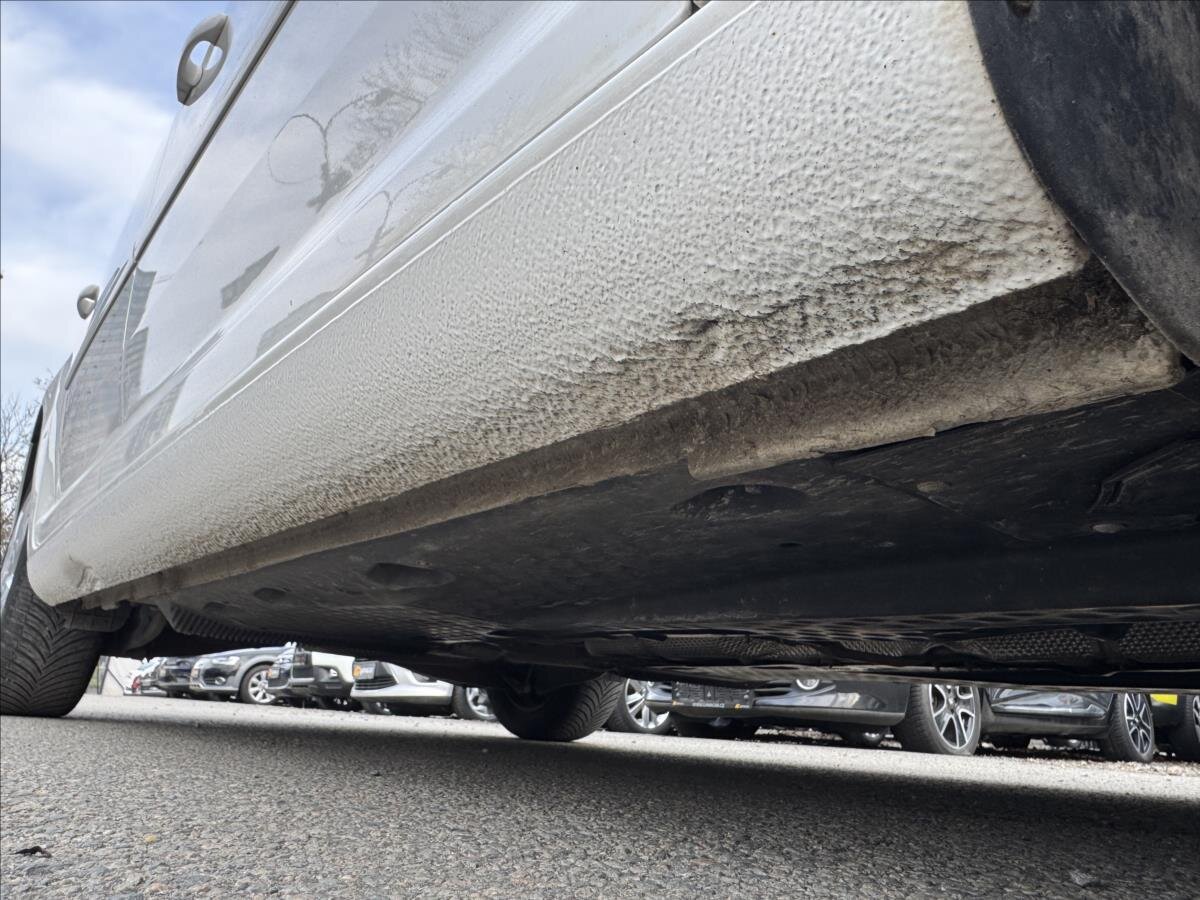 Volkswagen Touran MPV 1,6 l 77 kw