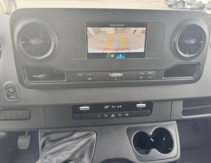Mercedes-Benz Sprinter 13