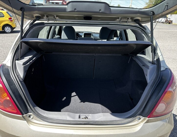 Nissan Almera Hatchback 1,5 l 72 kw