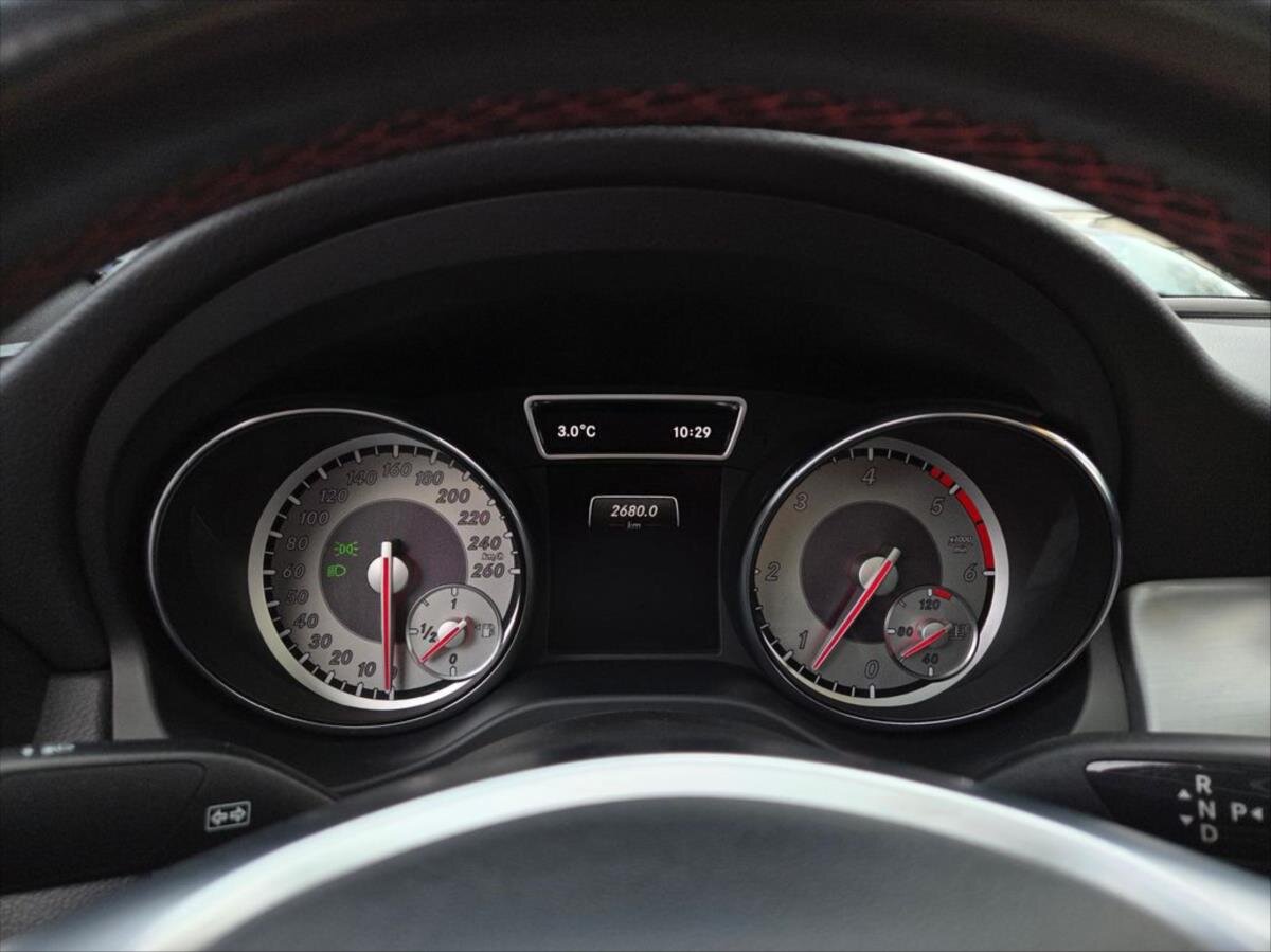 Mercedes-Benz CLA Sedan 1,8 l 100 kw