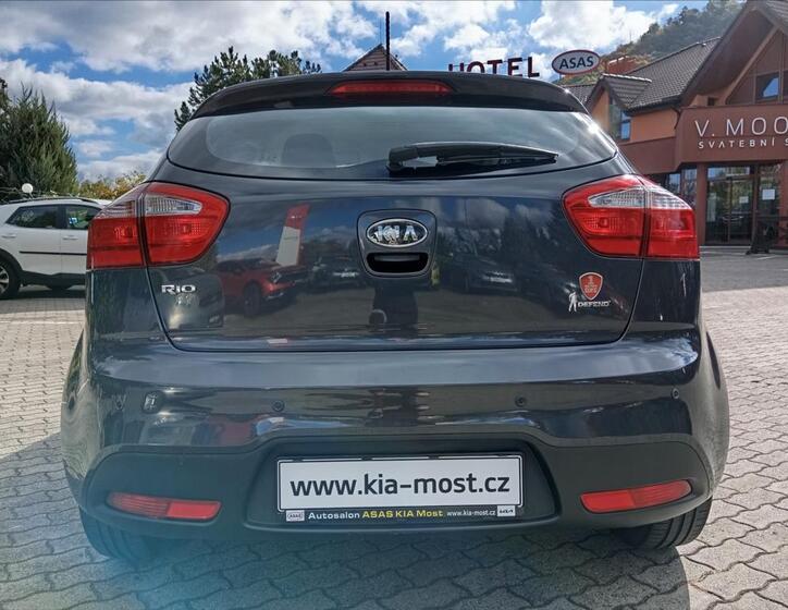 KIA Rio 8