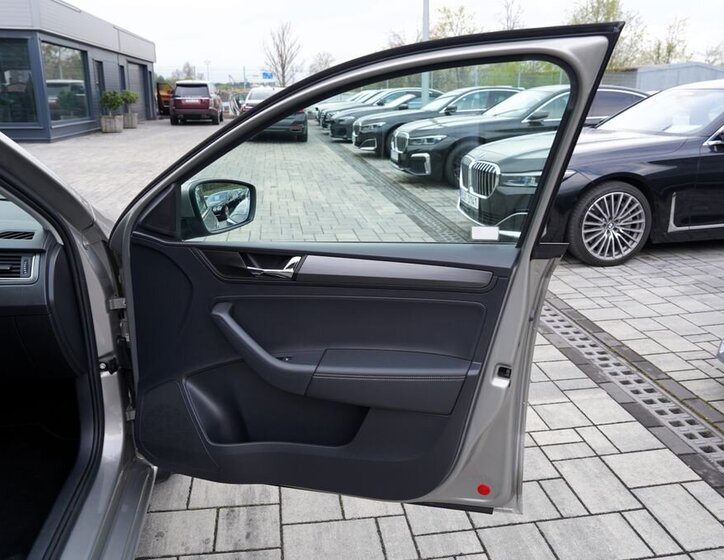 Škoda Rapid Sedan / Limuzína 999,0 70 kw