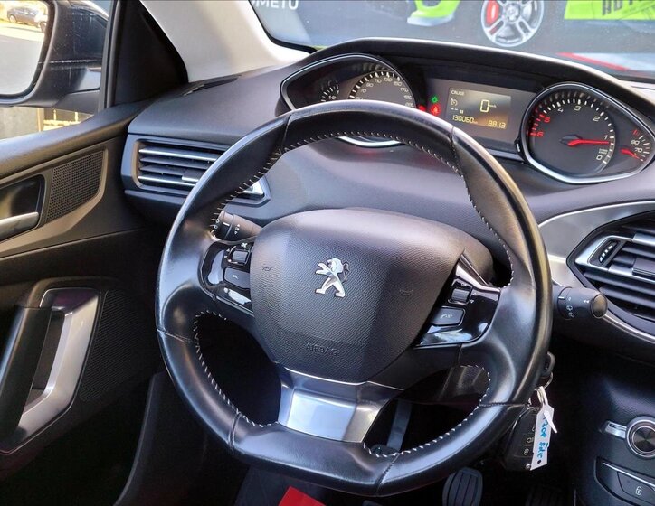 Peugeot 308 Hatchback 1,5 l 75 kw
