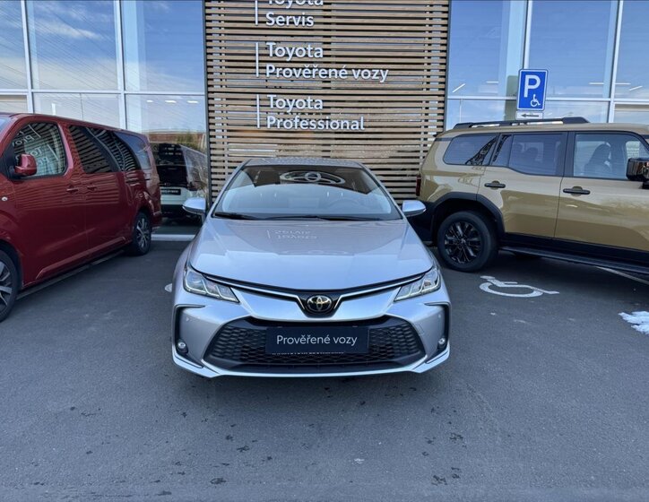 Toyota Corolla Sedan 1,5 l 92 kw