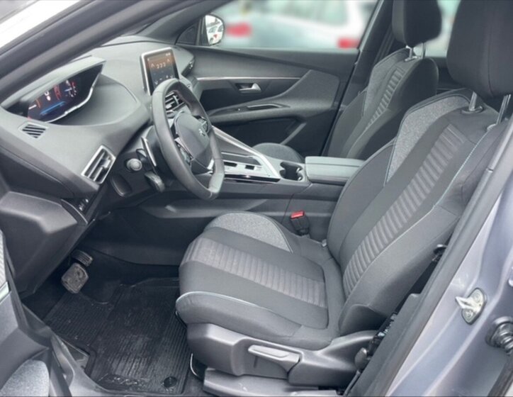 Peugeot 3008 SUV 1,2 l 96 kw