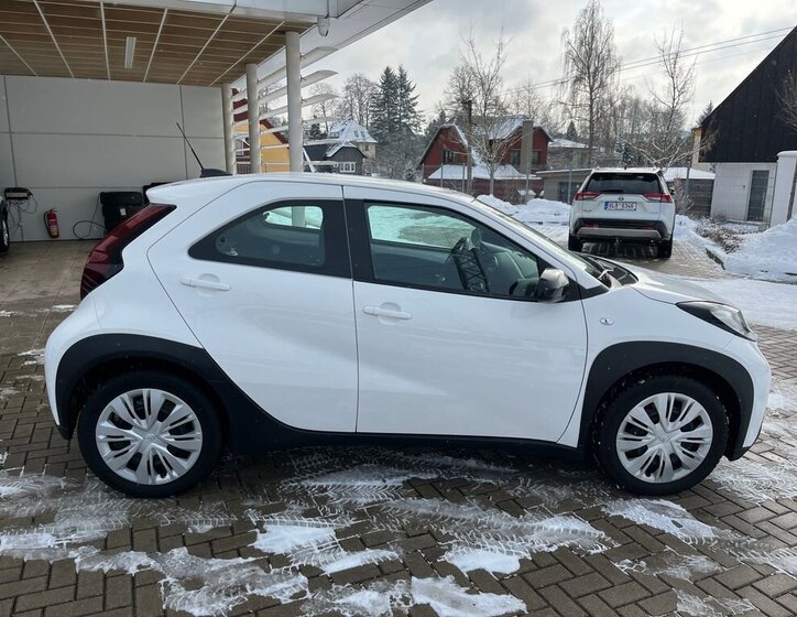 Toyota Aygo Hatchback 998,0 53 kw