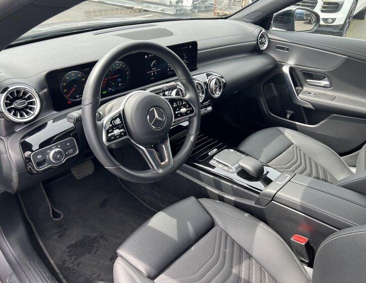 Mercedes-Benz CLA Sedan / Limuzína 1,3 l 118 kw