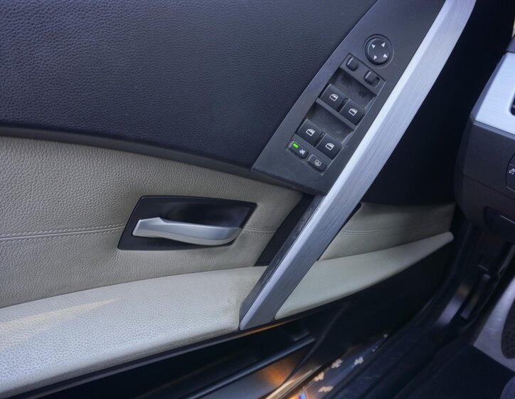 BMW M5 Sedan 5,0 l 373 kw