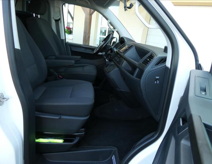 Volkswagen Multivan 22