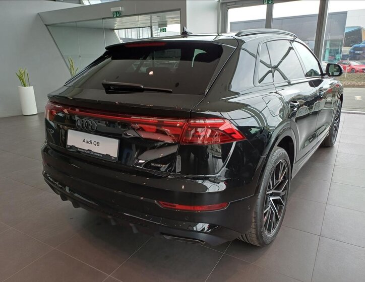 Audi Q8 SUV / Terénní 3,0 l 210 kw