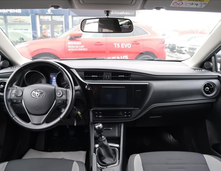 Toyota Auris 17