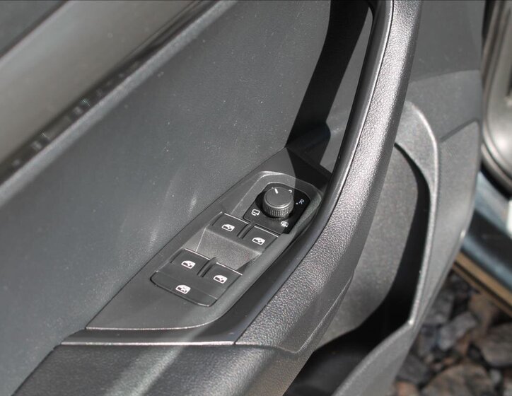 Škoda Karoq SUV / Terénní 1,5 l 110 kw