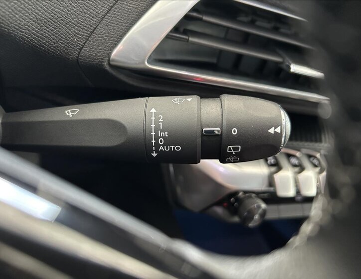 Peugeot 3008 SUV / Terénní 1,5 l 96 kw