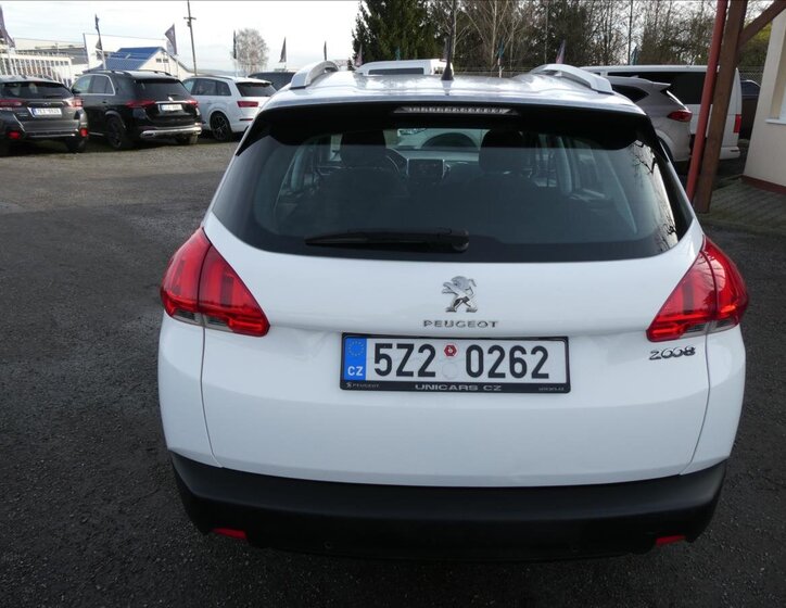 Peugeot 2008 8