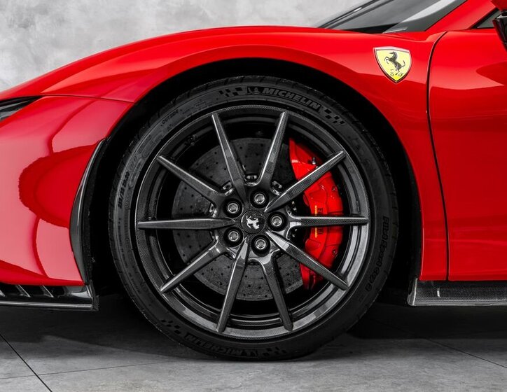 Ferrari SF90 Kupé 4,0 l 574 kw