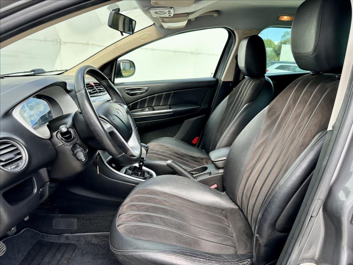 Lancia Delta Hatchback 1,6 l 88 kw