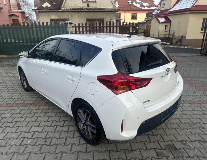 Toyota Auris 7