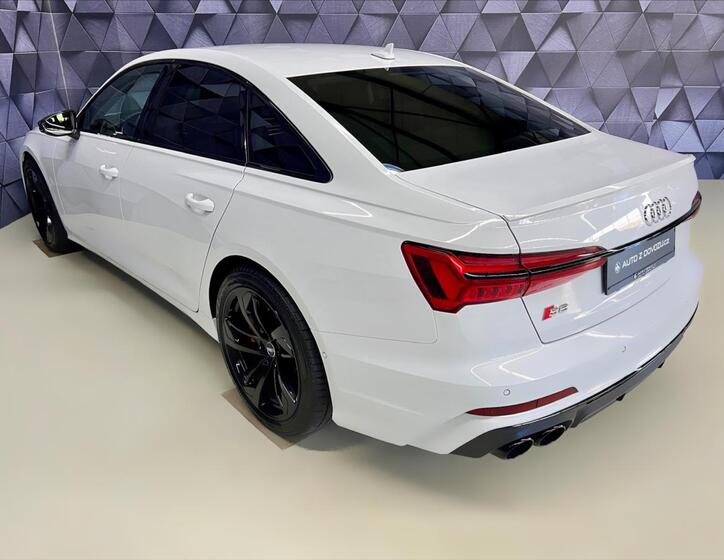 Audi S6 5