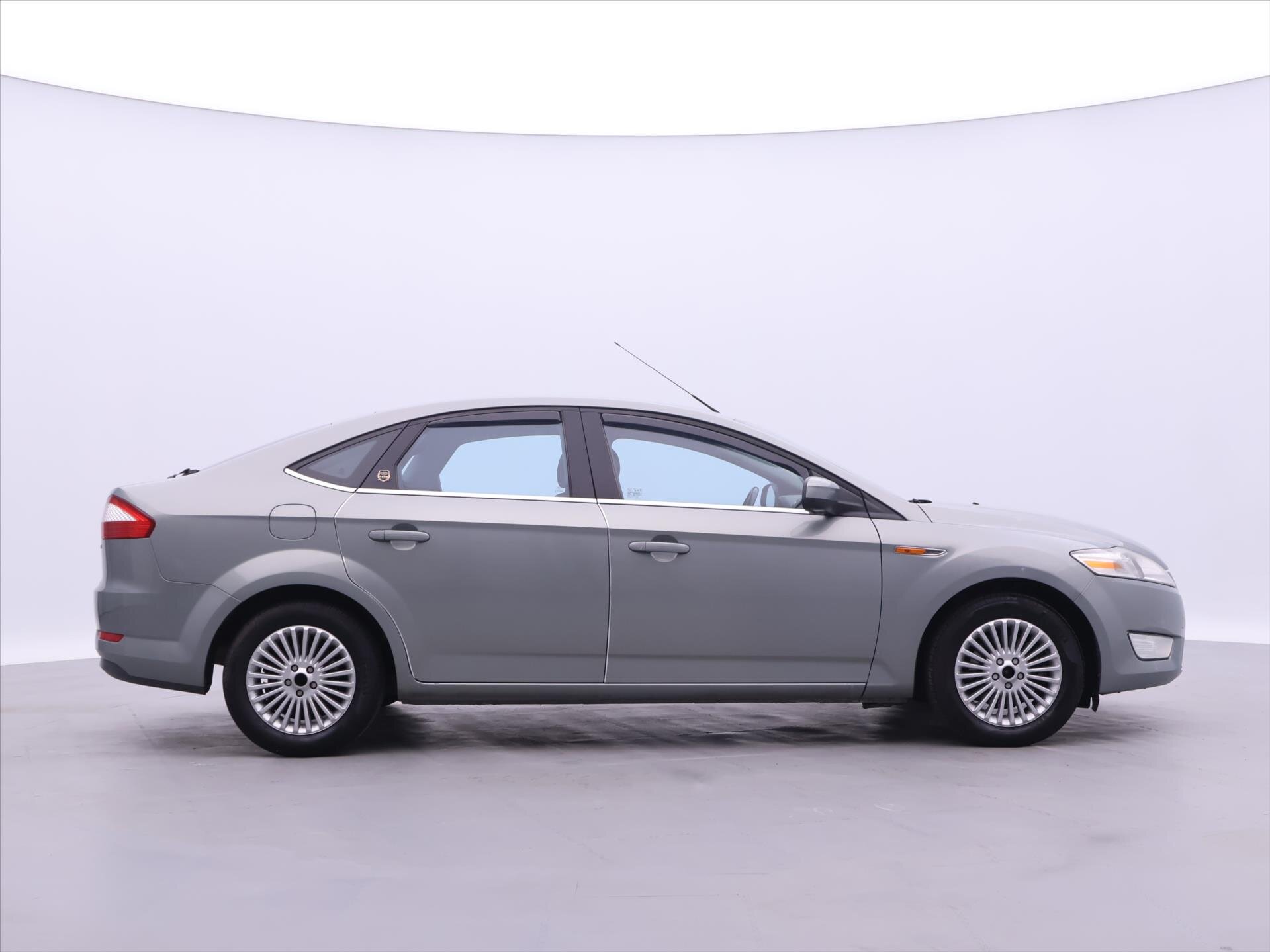 Ford Mondeo Liftback 2,0 l 103 kw