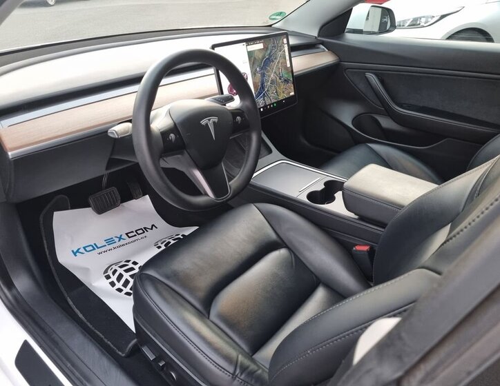 Tesla Model 3 Sedan / Limuzína 0,0 355 kw