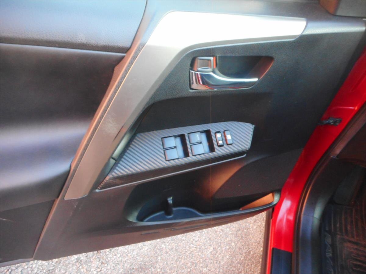 Toyota RAV4 SUV 2,0 l 111 kw