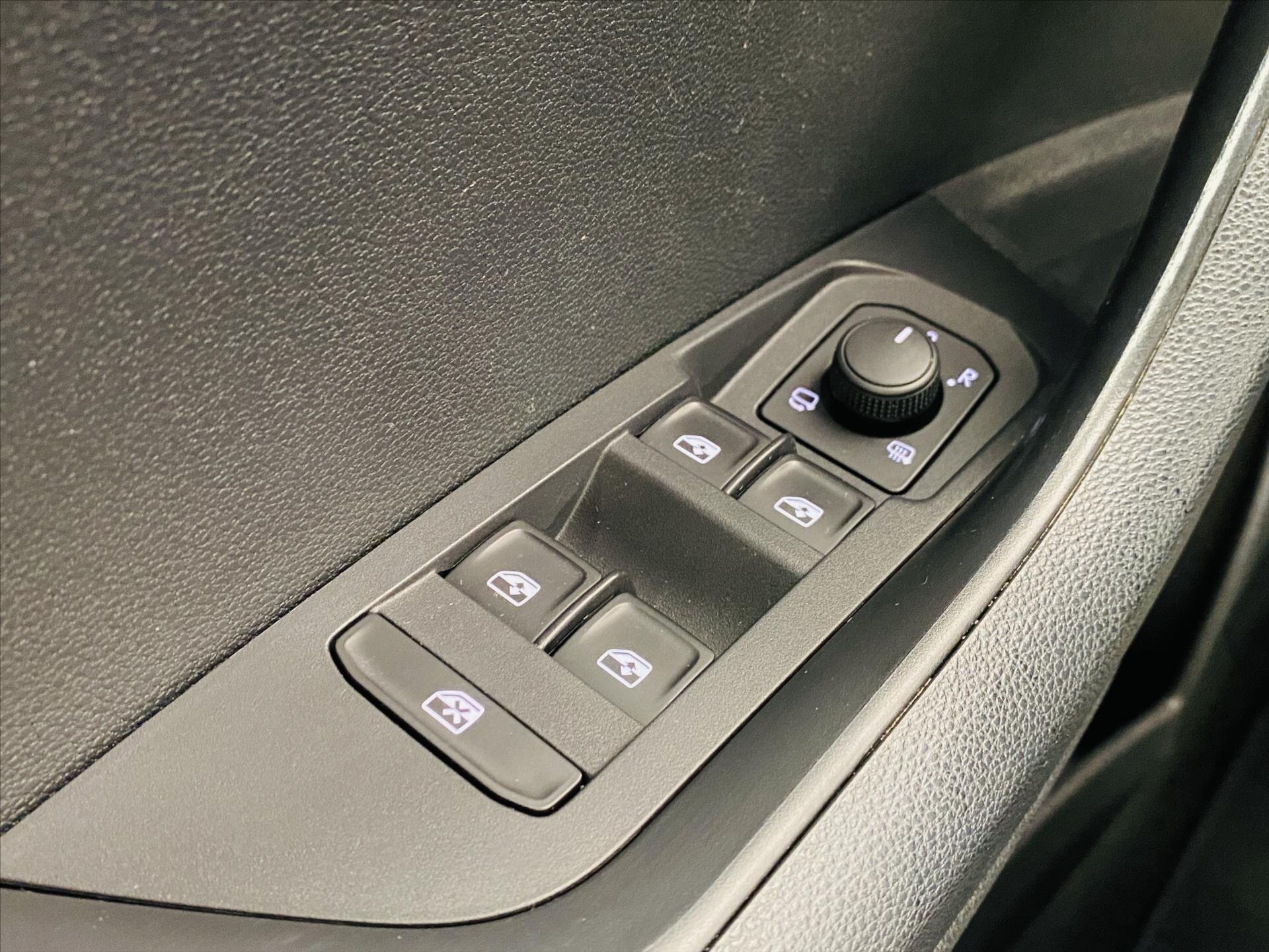 Škoda Karoq SUV / Terénní 1,5 l 110 kw