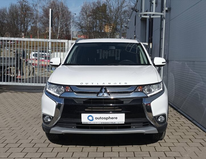 Mitsubishi Outlander SUV 1,9 l 110 kw
