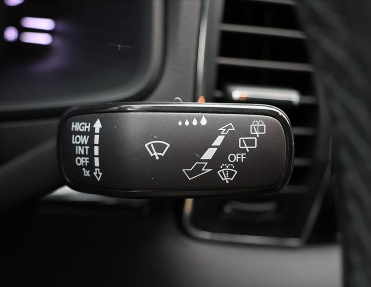 Škoda Karoq SUV / Terénní 1,6 l 85 kw