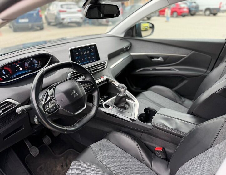 Peugeot 5008 SUV / Terénní 2,0 l 110 kw