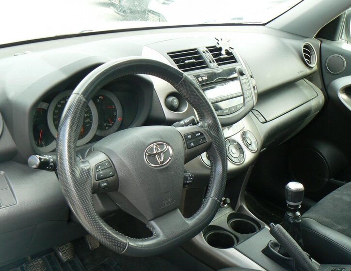 Toyota RAV4 SUV / Terénní 2,2 l 110 kw
