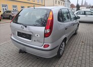 Nissan Almera Tino 11