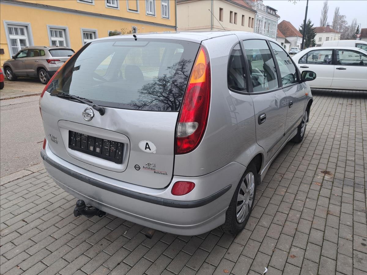 Nissan Almera Tino