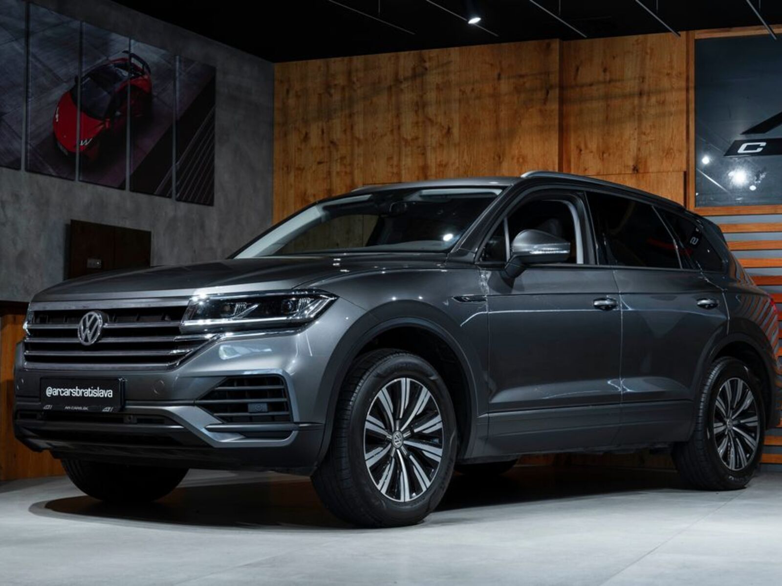 Volkswagen Touareg 1