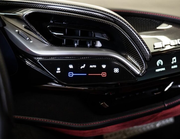 Ferrari SF90 Kupé 4,0 l 736 kw