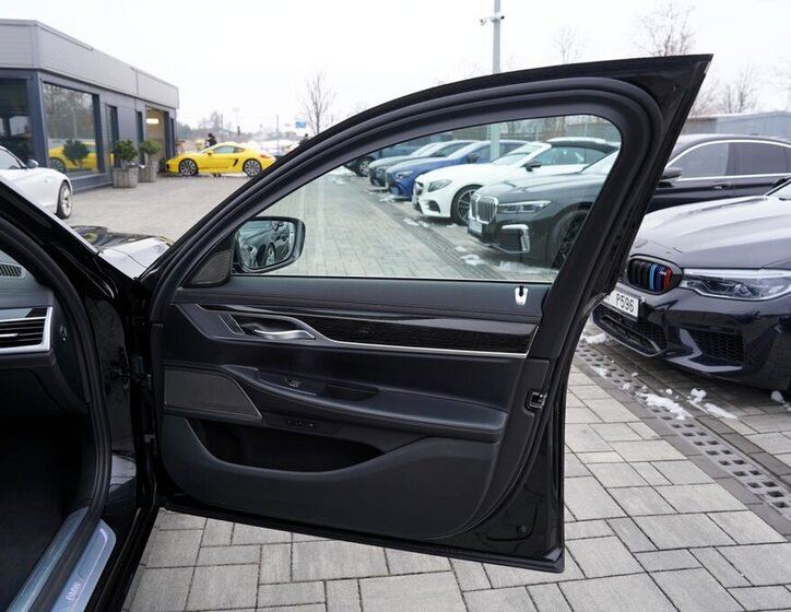 BMW Řada 7 Sedan 3,0 l 210 kw
