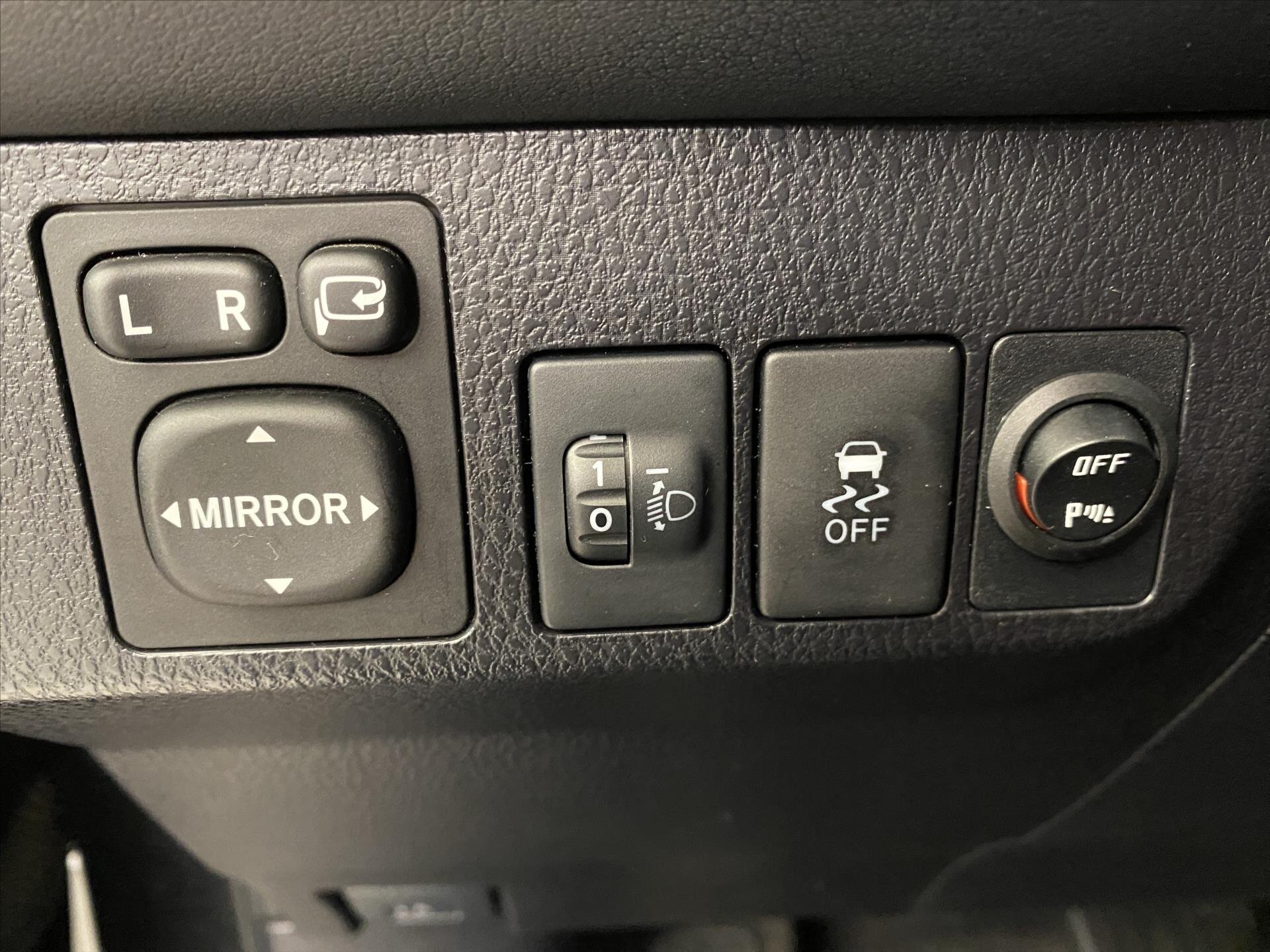 Toyota RAV4 SUV / Terénní 2,0 l 112 kw