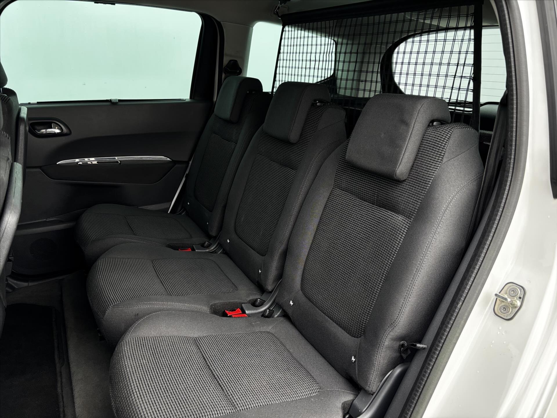 Peugeot 5008 MPV 2,0 l 120 kw