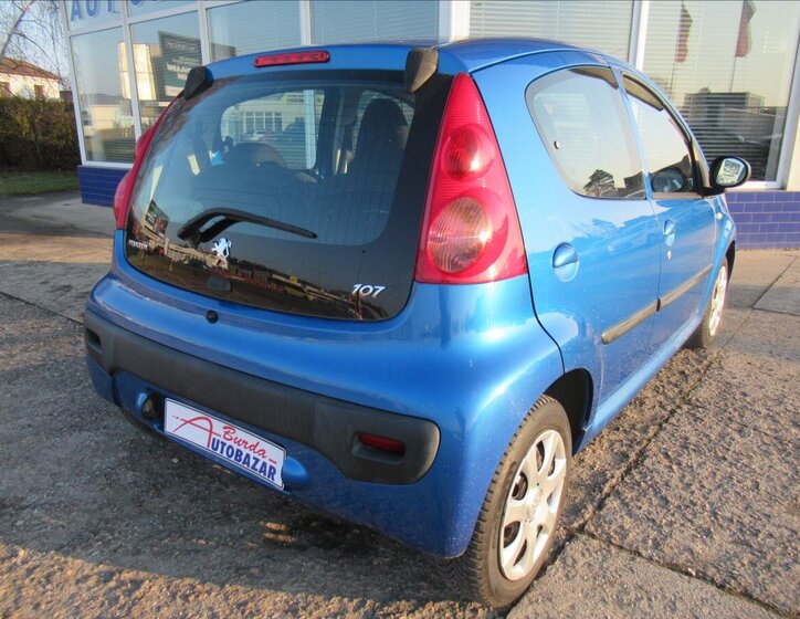 Peugeot 107 Hatchback 998,0 50 kw