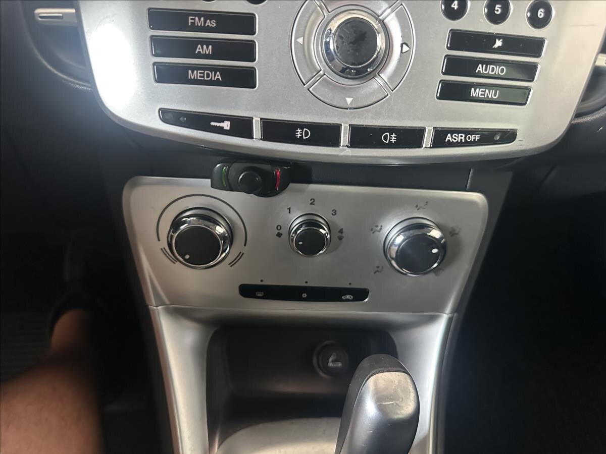 Lancia Delta Hatchback 1,6 l 88 kw