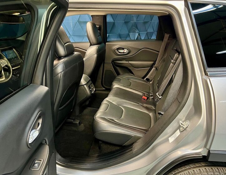 Jeep Cherokee SUV / Terénní 2,0 l 125 kw