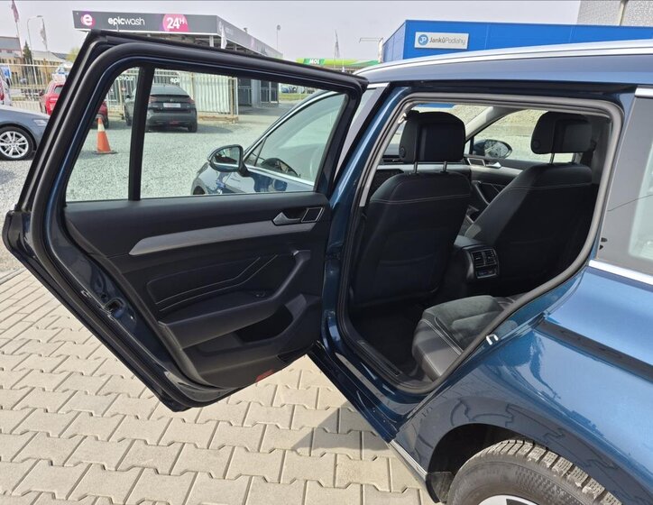 Volkswagen Passat Kombi 1,4 l 160 kw