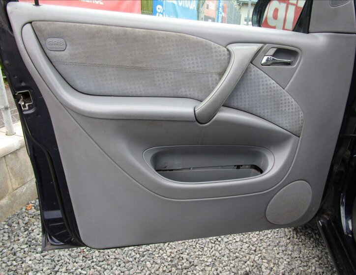 Mercedes-Benz Třídy M Kombi 2,7 l 120 kw